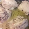 Куриные бедра в чесночном соусе