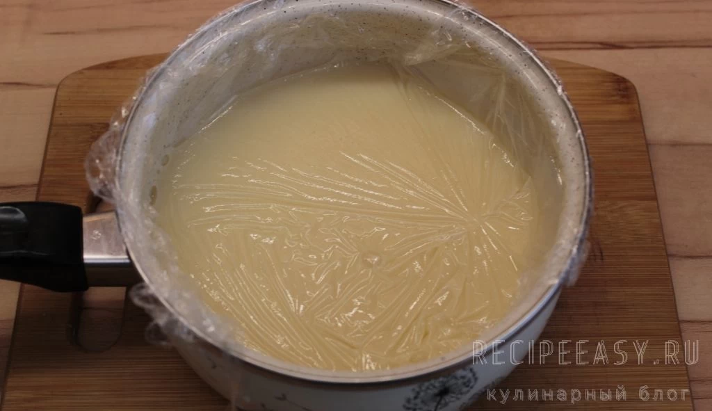 Фото приготовления рецепта: Крем заварной на молоке классический - шаг №6