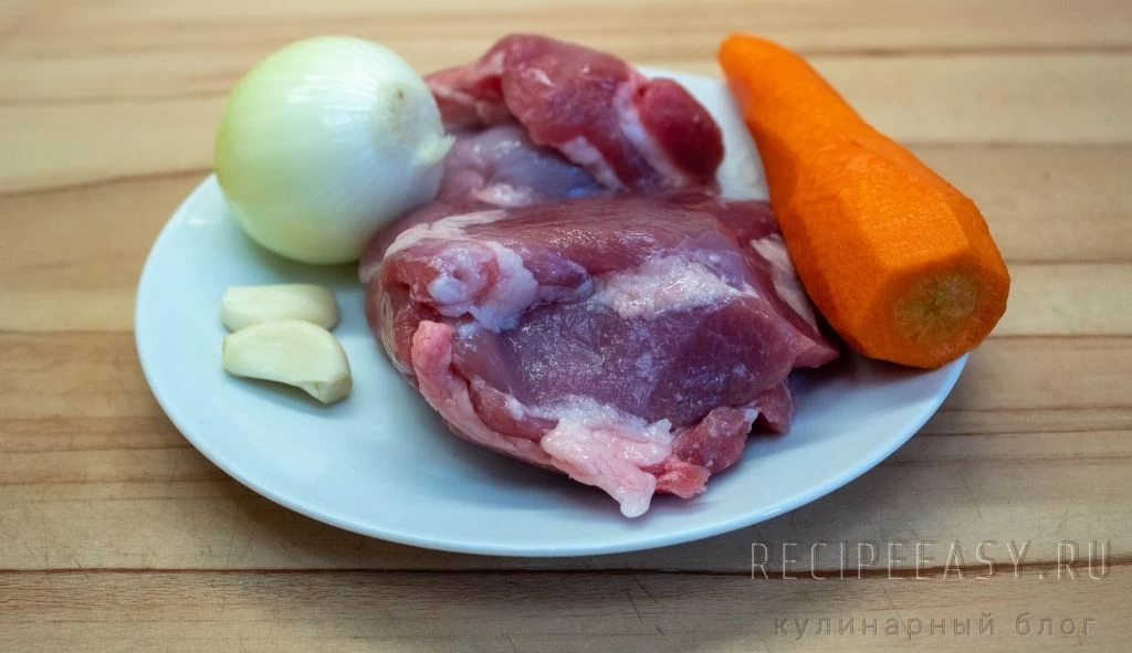 Фото приготовления рецепта: Индейка с морковью и луком - шаг №1