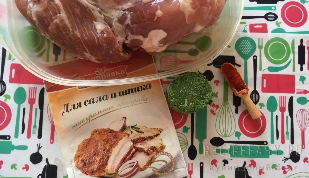 Фото приготовления рецепта: Свиной ошеек со шпинатом и паприкой - шаг №1