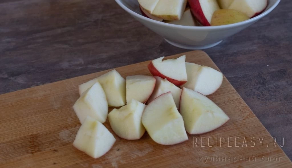 Фото приготовления рецепта: Варенье из яблок с грецкими орехами - шаг №2