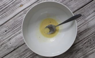 Фото приготовления рецепта: Салат из рукколы со свеклой и сыром - шаг №1