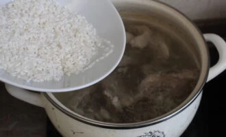 Фото приготовления рецепта: Суп харчо из свинины с рисом - шаг №6