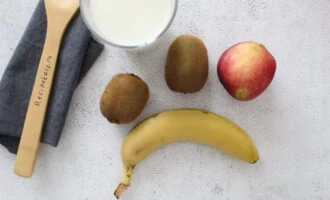 Фото приготовления рецепта: Смузи киви банан яблоко - шаг №1