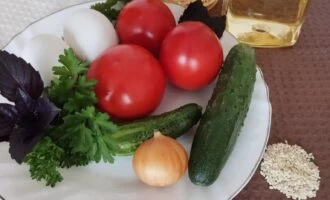 Фото приготовления рецепта: Овощной салат с кунжутом - шаг №1